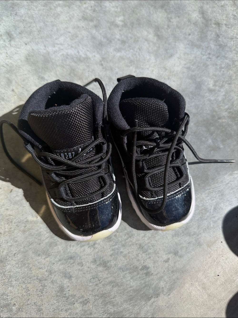 Jordan Kids Black High-Top Sneakers with Glossy Toe